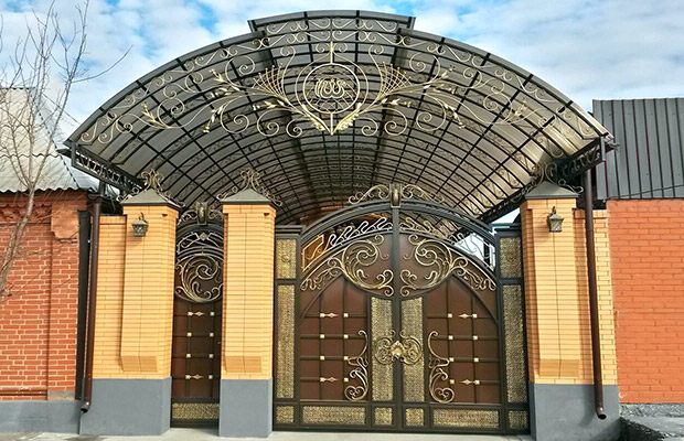 Купить или заказать ворота для дома с навесом - стильные и надежные решения для вашего участка в Шумерле от 42134 руб | ВоротМастер-Шмр